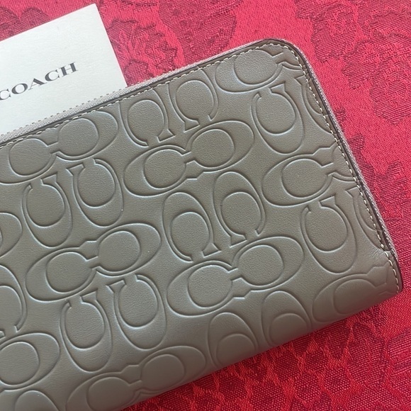 Brand New Coach Genuine Leather Heather Grey Accordion Zip Around Wallet - Picture 6 of 16